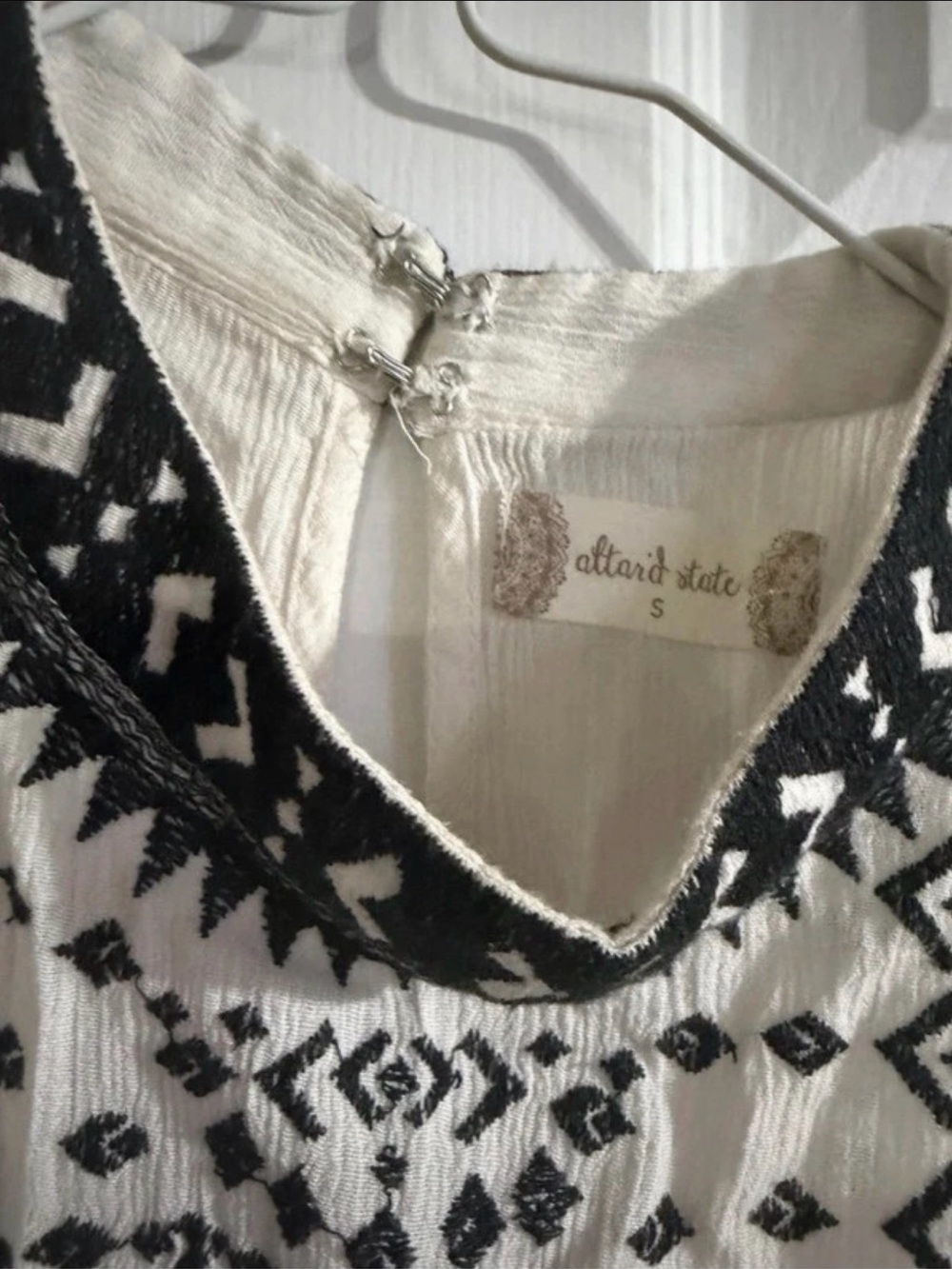 Altar'd State Ivory Black Embroidered Boho High Neck Sleeveless Top Size Small - Picture 3 of 5